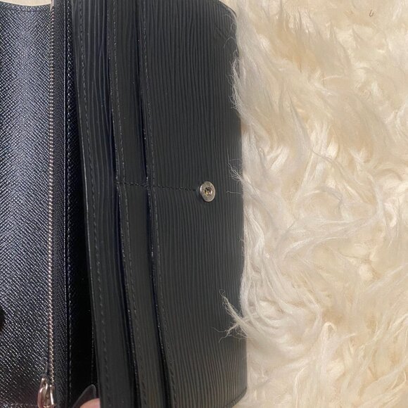 LOUIS VUITTON Epi Portefeuille Sarah Wallet in Black - Picture 9 of 17